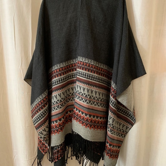 Reversible Aztec Geometric Fringe Poncho Wrap | Black Gray Rust Red - Picture 5 of 8